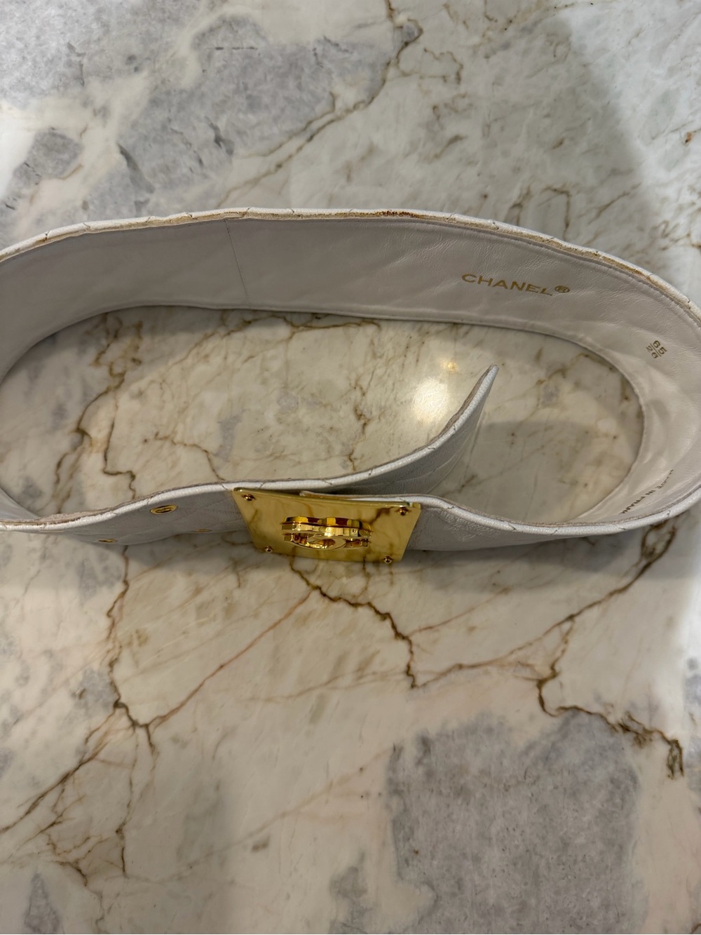 CHANEL White Quilted Leather Waist Belt with Gold CC Plaque - Picture 9 of 17